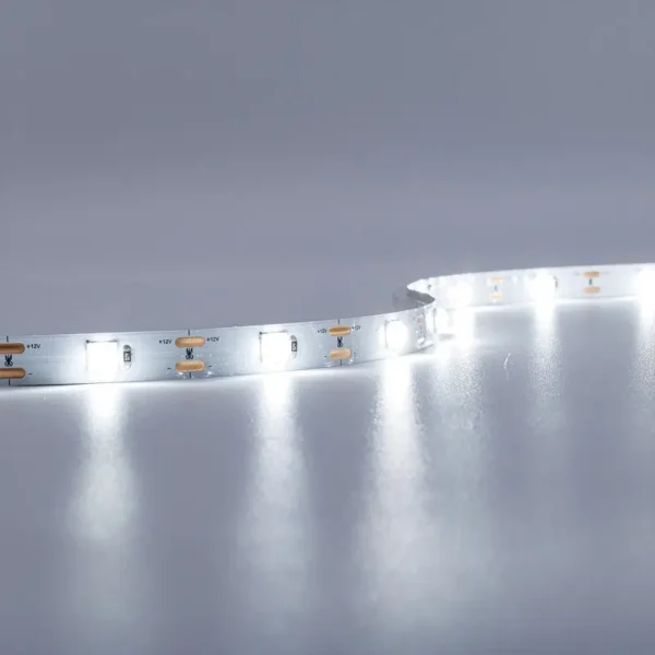 12 Volt LED Streifen kaltweiss mit Linse 5 Meter