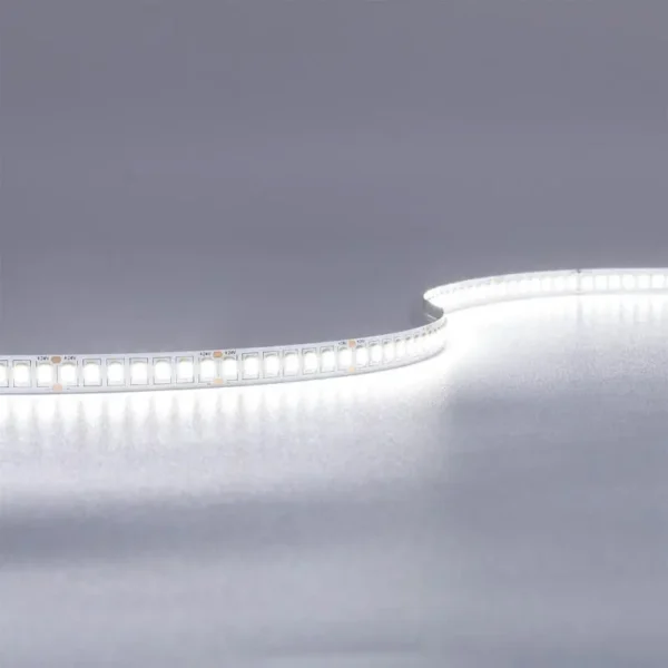 24 Volt LED Streifen kaltweiss 6000 Kelvin 210 LED pro Meter