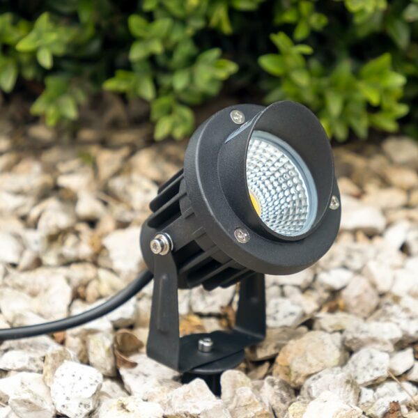 LED Gartenleuchte mit Erdspieß 230 Volt IP65 2700 Kelvin