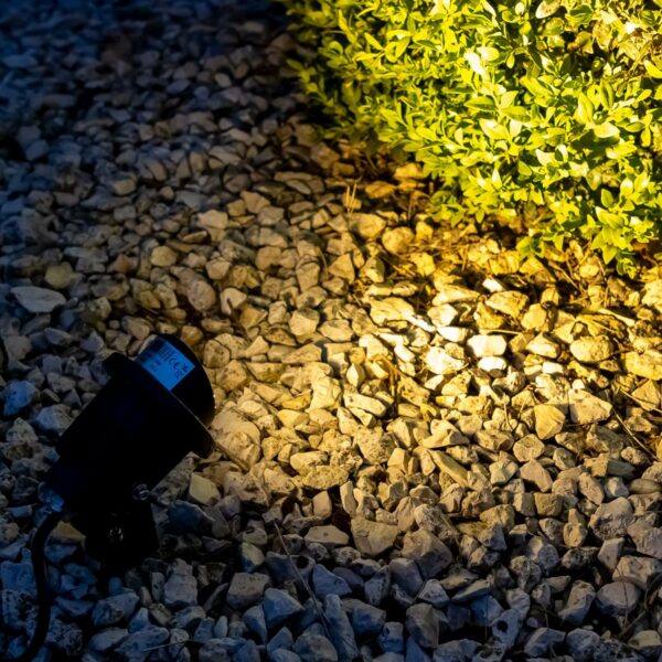 LED Gartenleuchte mit Erdspieß 230 Volt IP65 2700 Kelvin